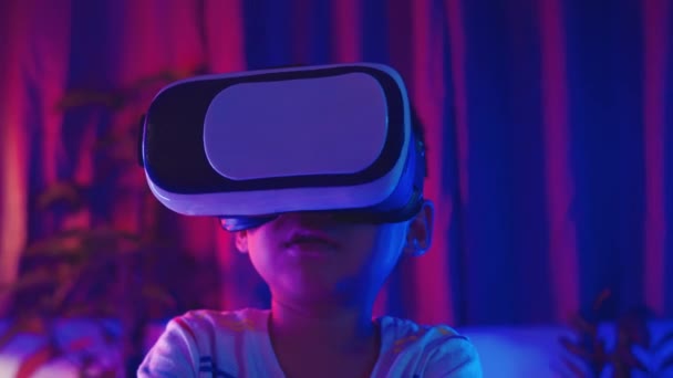 Little Kid Boy Experiencing Virtual Reality Goggles Experiencing Reality Child — Vídeos de Stock