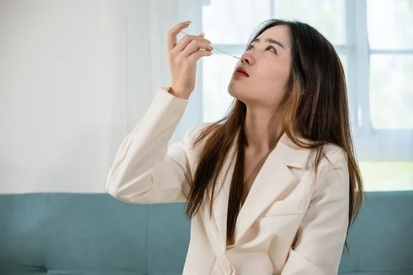 Asian Woman Using Rapid Antigen Test Kit Selftest Nose Swab — Foto de Stock