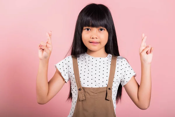 Asian Little Kid Years Old Smiling Crossing Fingers Studio Shot — Stockfoto