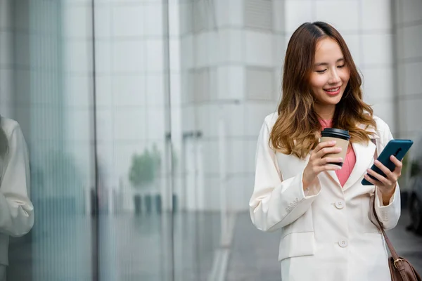 Happy Business Woman Hold Mobile Phone Paper Cup Hot Drink — Photo