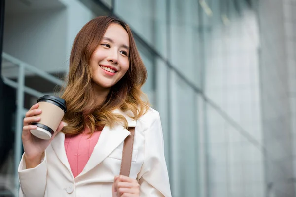 Asian Businesswoman Holding Coffee Cup Takeaway Going Work She Walking — Foto de Stock