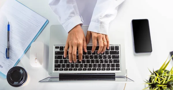 Nurse Working Using Computer Browsing Internet Closeup Hands Female Doctor — Fotografia de Stock