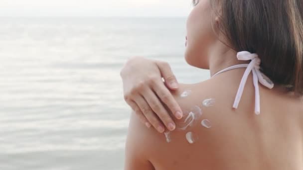 Beautiful Asian Woman Applying Sun Protection Cream Tanned Shoulder Beach — Stock Video