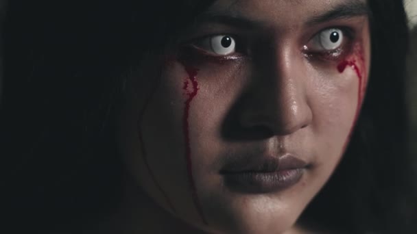 Καταραμένο Αποκριάτικο Μακιγιάζ Κοντινό Πλάνο Του Τρόμου Αιμοδιψή Γυναίκα Φάντασμα — Αρχείο Βίντεο