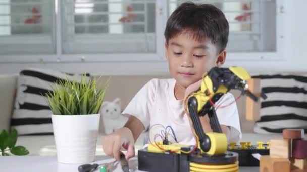 Happy Asian Little Kid Boy Using Screwdriver Fixes Screws Robotic — Stock videók