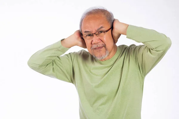 Sordo Asiatico Infelice Anziano Soffrendo Suono Forte Ignorando Qualcuno Studio — Foto Stock