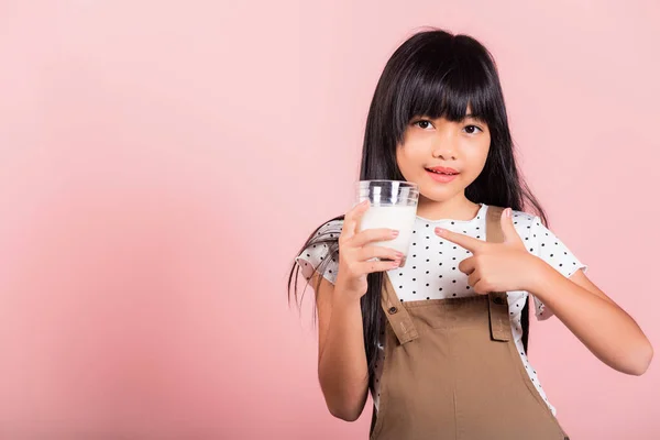 Asian Little Kid Years Old Smile Hold Milk Glass Drink — ストック写真