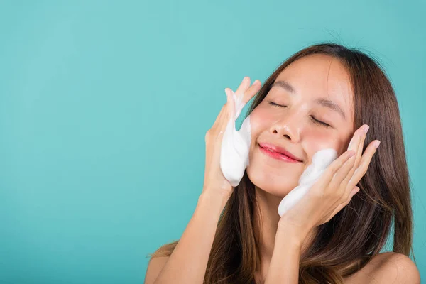 Asian Woman Face Wash Exfoliation Scrub Soap Skincare Cleansing Portrait — Stok fotoğraf
