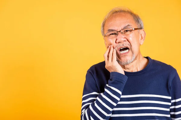 Douleur Dentaire Asiatique Malheureux Homme Âgé Problèmes Avec Gencive Douleur — Photo