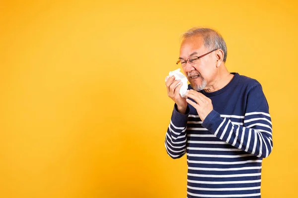 Portrait Senior Old Man Blowing Nose Tissue Studio Shot Isolated — Fotografia de Stock