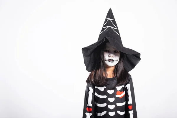 Halloween Kid Portrait Asian Little Kid Girl Wearing Witch Costume — 스톡 사진