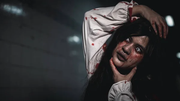 Happy Halloween Day Concept Screaming Zombie Female Face Blood Grabs — Stock Photo, Image