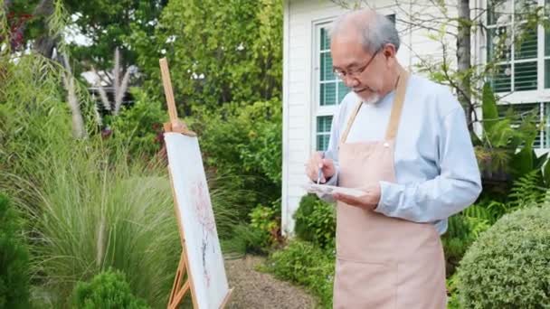 Estilo Vida Las Personas Mayores Sonríen Pintura Caballete Fuera Casa — Vídeos de Stock