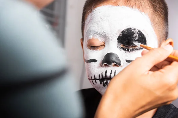 Asian Mother Kid Son Getting Makeup Halloween Face Painting Look — Foto Stock