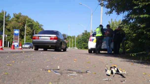 Dnipro Ucrania 2021 Accidente Coche Daño Coche Policía Coche Roto — Vídeos de Stock