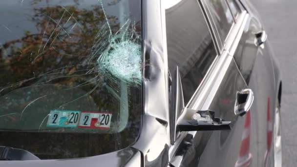 ウクライナのドニプロ 2021年 自動車事故 車の損傷 警察だ 壊れた車だ 交通機関の故障 壊れた車 — ストック動画