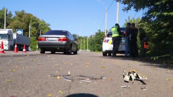 Dnipro Ucrania 2021 Accidente Coche Daño Coche Policía Coche Roto — Vídeo de stock