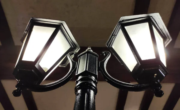 Staré Pouliční Osvětlení Tmavém Pozadí Retro Lampy Architektonické Prvky — Stock fotografie