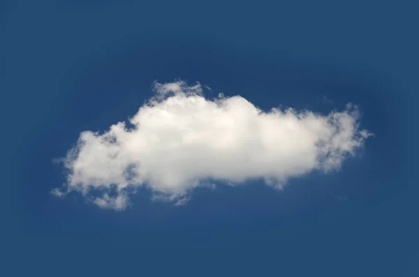 Μονό Σύννεφο Απομονωμένο Πάνω Από Μπλε Φόντο Του Ουρανού Λευκό — Φωτογραφία Αρχείου