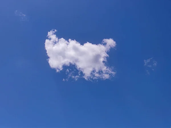 Einzelne Wolke Himmel Wolkenförmiges Foto Weiße Sommerwolke — Stockfoto