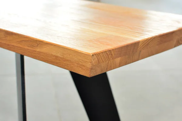 木制家具表面 天然木料近景照片背景 坚实的木桌顶部和腿 生态家具生产 制造概念 — 图库照片