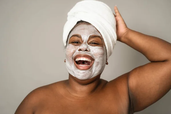 Happy Curvy African Woman Having Skin Care Spa Day People — Stok Foto