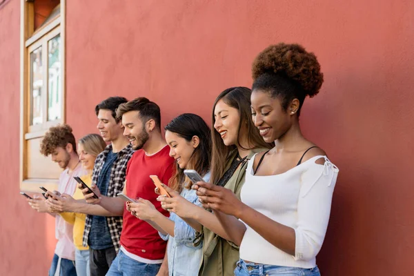 Young Multiracial Group Friends Using Mobile Smartphone Outdoor Millennial Generation — Stock Photo, Image