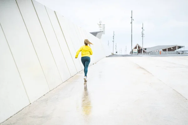 Mujer Mayor Africana Corriendo Ciudad Ancianos Deportiva Concepto Estilo Vida —  Fotos de Stock