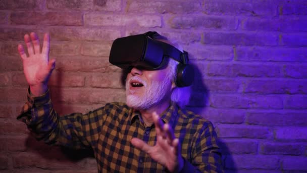 Asian Senior Man Having Fun Playing Innovated Virtual Reality Glasses — Stock Video