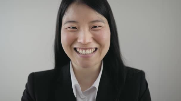 Feliz Asiático Negocios Mujer Sonriendo Cámara — Vídeos de Stock