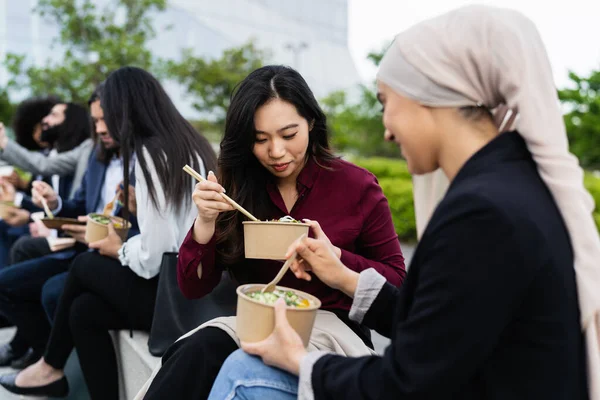 Multiracial Business People Taking Break Eating Meal Office — Stok Foto