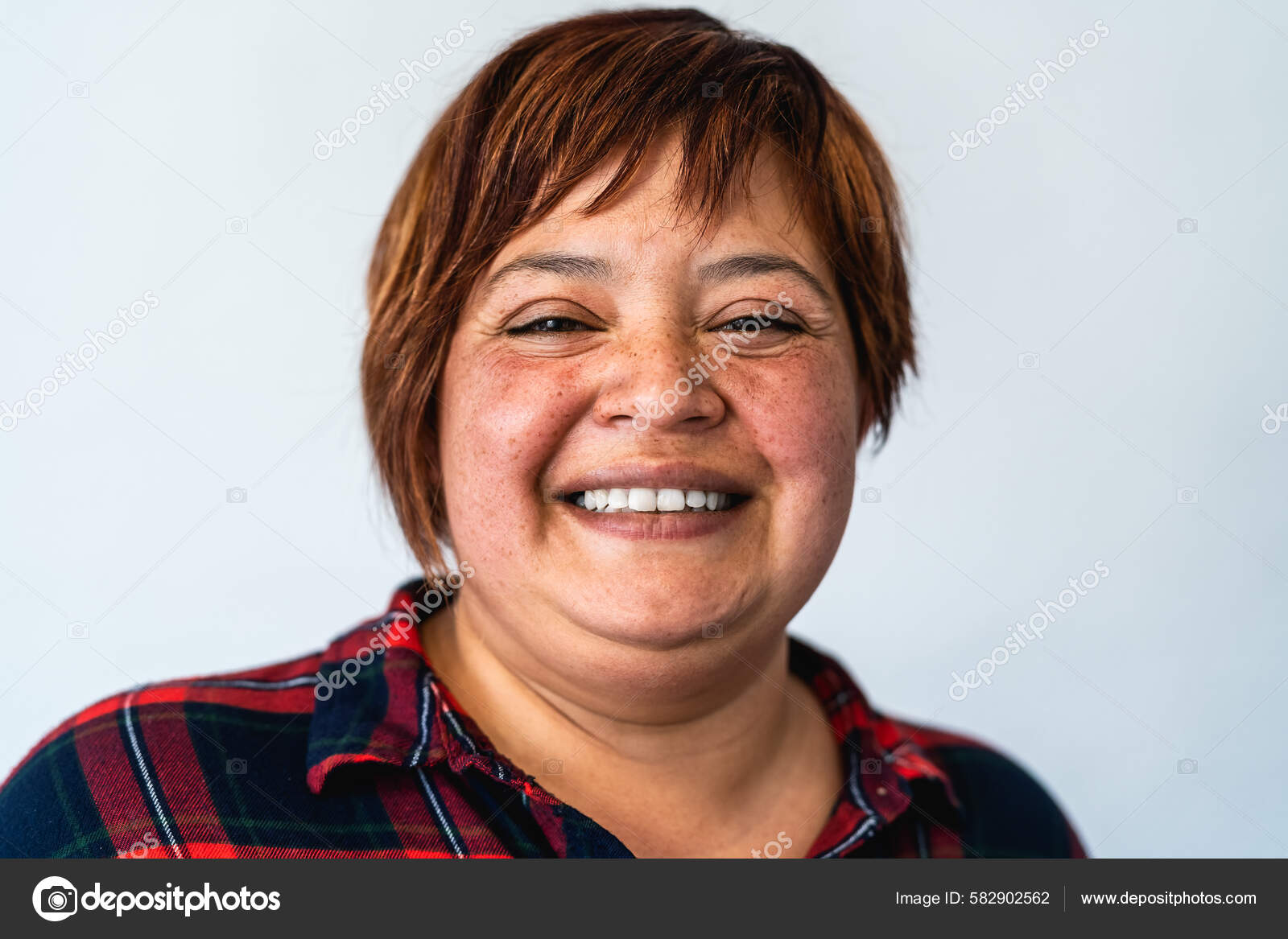 Portrait Curvy Mature Woman Smiling Camera — Stock Photo