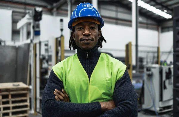 African Engineer Man Working Robotic Factory Industry Concept — Foto Stock