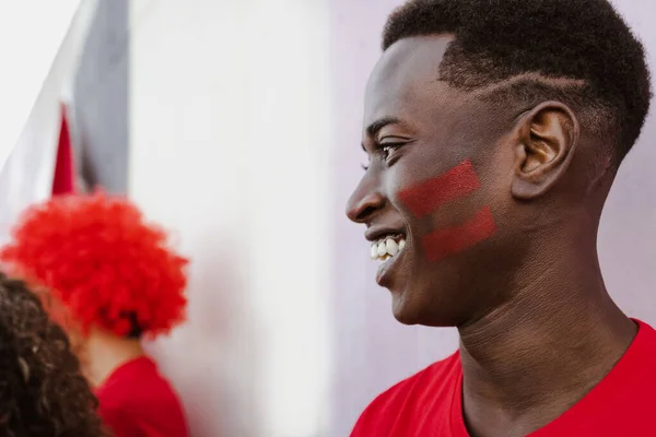 Torcedor Futebol Africano Divertindo Apoiando Sua Equipe Favorita Conceito Entretenimento — Fotografia de Stock