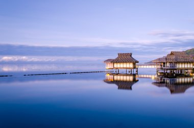 su üstü bungalovlar