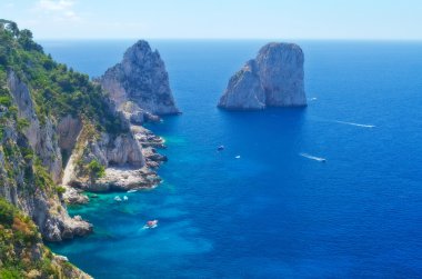 Faraglioni kayalar, capri Adası