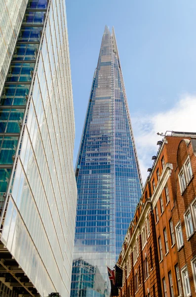 Shard london bridge, modern skyskrapa i Londons silhuett — Stockfoto