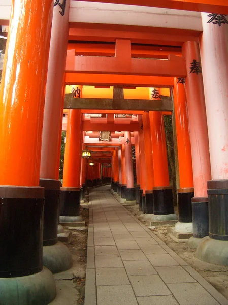 Храм Фушими-Инари, Киото, Япония — стоковое фото