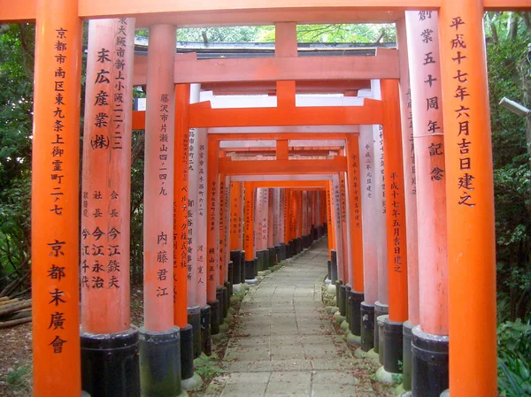 Храм Фушими-Инари, Киото, Япония — стоковое фото