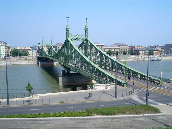 Indipendence Bridge sobre o rio Danúbio, Budapeste, Hungria — Fotografia de Stock