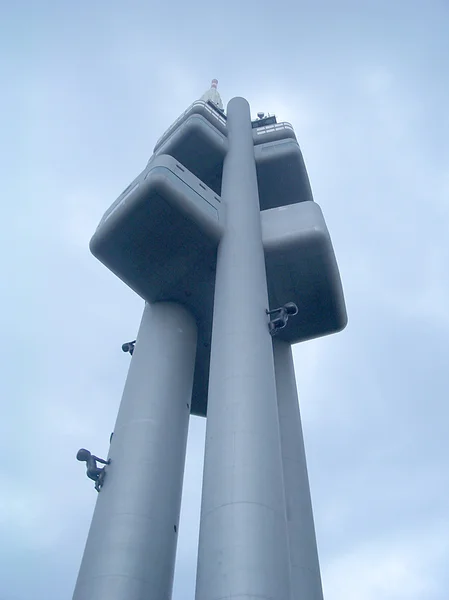 Wahrzeichen des Fernsehturms in Prag, Tschechische Republik — Stockfoto