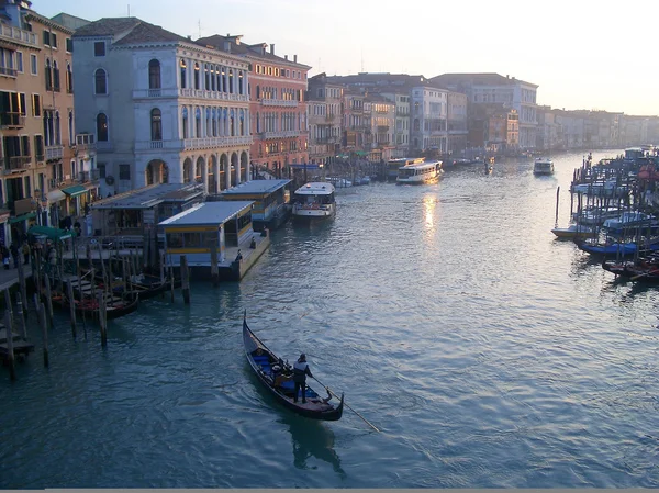 Blick auf den Canal Grande von der Rialtobrücke, Venedig, Italien — Stockfoto