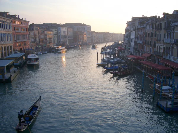 Veduta del Canal Grande dal Ponte di Rialto, Venezia, Italia — Foto Stock