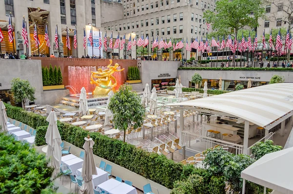 Gouden prometheus standbeeld in het rockefeller center in new york — Stockfoto