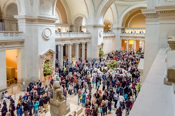 Metropolitan museum van kunst, grote zaal, new york city — Stockfoto