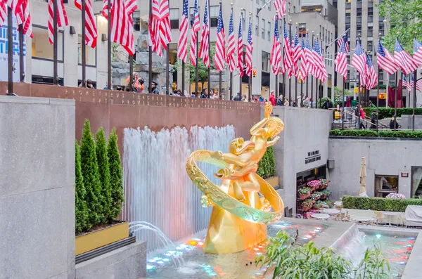 Złoty posąg Prometeusz w rockefeller center w Nowym Jorku — Zdjęcie stockowe