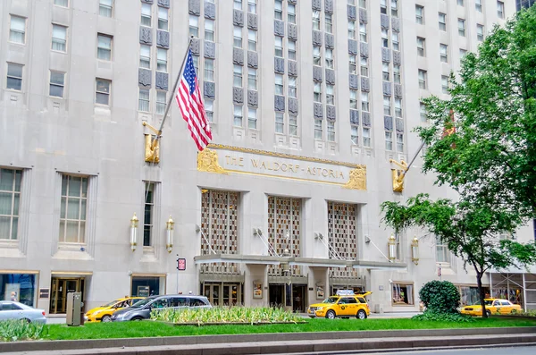 The Waldorf-Astoria Hotel in New York City — Stock Photo, Image