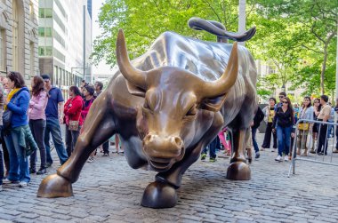 Şehir merkezindeki Manhattan şarj boğa