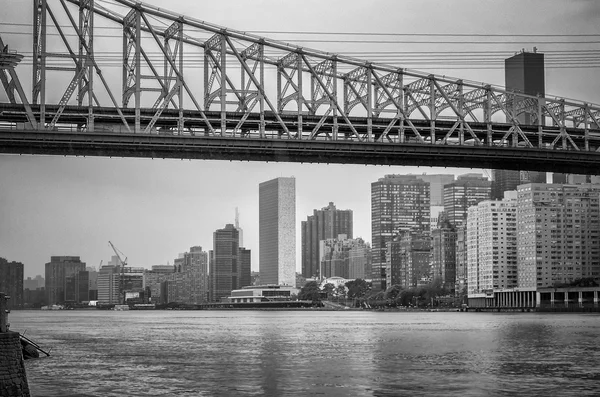 皇后桥和联合国总部曼哈顿 — 图库照片