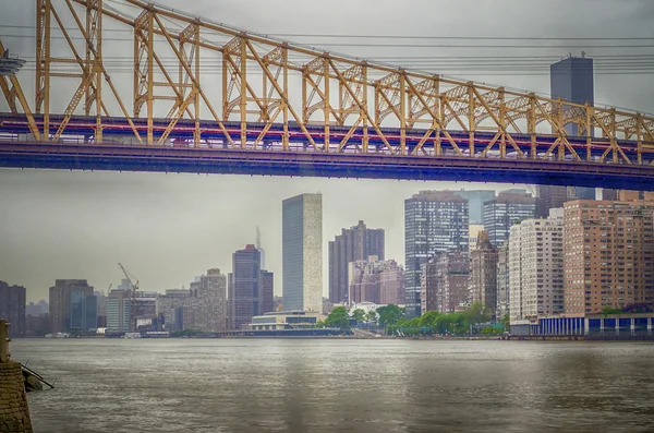 Queensboro híd és az ENSZ székhelyén, Manhattan — Stock Fotó